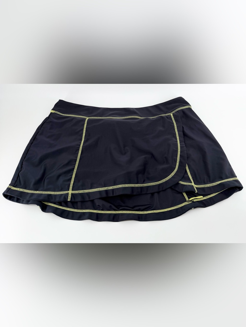 ZeroXposur Swim Skort XL Women’s Charcoal Grey Neon Yellow Piping Sport Skirt